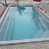 La coque a été mise en place le plein de la piscine a été réalisé 