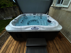 Spa Jacuzzi ® J-335 installation La Maison De La Pose région  Magny  région Poligny 