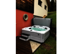 Spa J 475 avec escalier et lève couverture 39220 PREMANON 