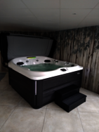 SPA J 435 Coloris Porcelain Smoked Ebony Région Saint Claude 39200