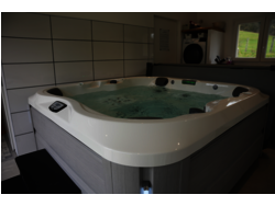 SPA J 335 Jacuzzi ® Region RUREY 25290