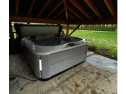 SPA J 335 Jacuzzi ® Region CIZE 39300