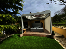 SPA J 475 Jacuzzi ® avec sa pergola bioclimatique et son rideau pour l'intimité Region LONS LE SAUNIER