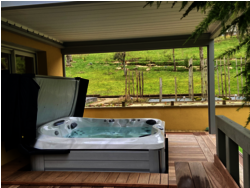 SPA J 475 Jacuzzi ® avec sa pergola bioclimatique  Region LONS LE SAUNIER