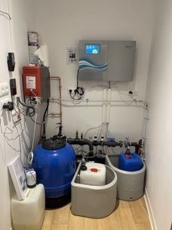 Installation du spa PROFILE avec filtration déportée désinfection automatique Bayrol L'or est ma beauté à Oyonnax