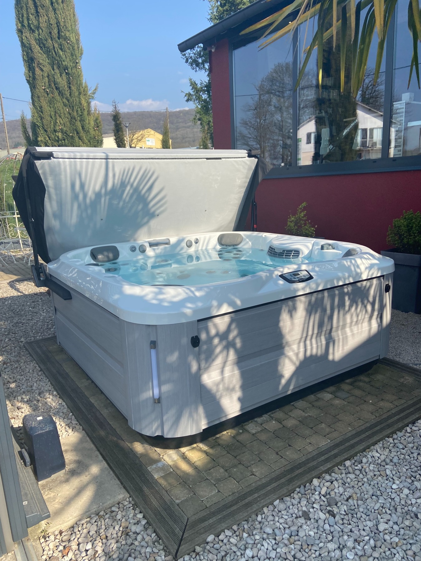 Gazebo est un abri indispensable pour les spas d'extérieur - Clairazur